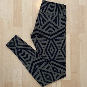 Lululemon Green geometric leggings